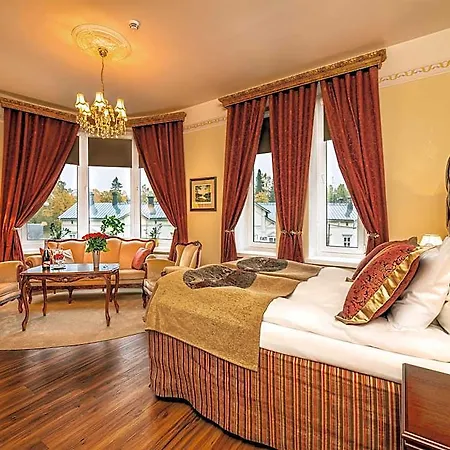 Astor Hotel